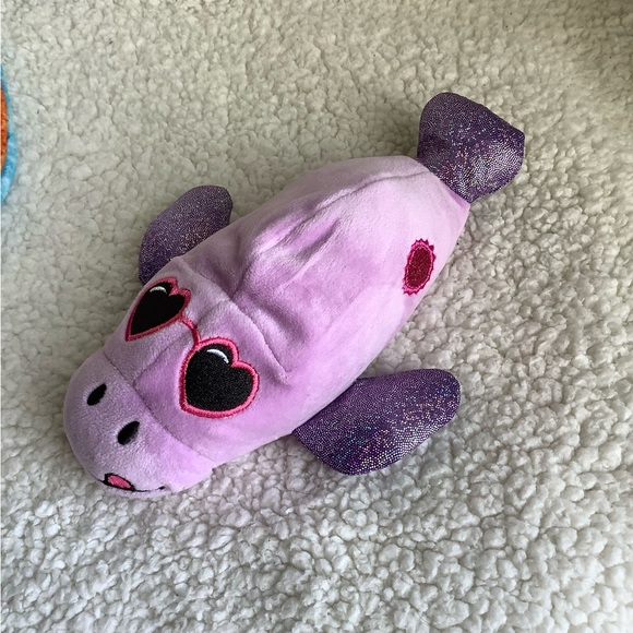 Basic Fun 2022 Cutetitos Islanditos Manateetio Plush w Wrap Stuffed Animal Toy - Picture 7 of 15